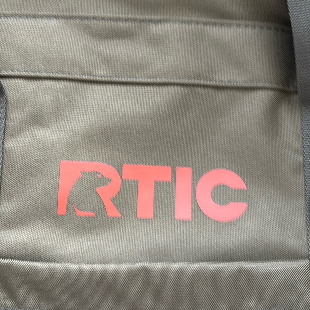 - everyday tote by artic -